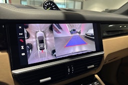 valkoinen Porsche Cayenne 2022 kuva 13.