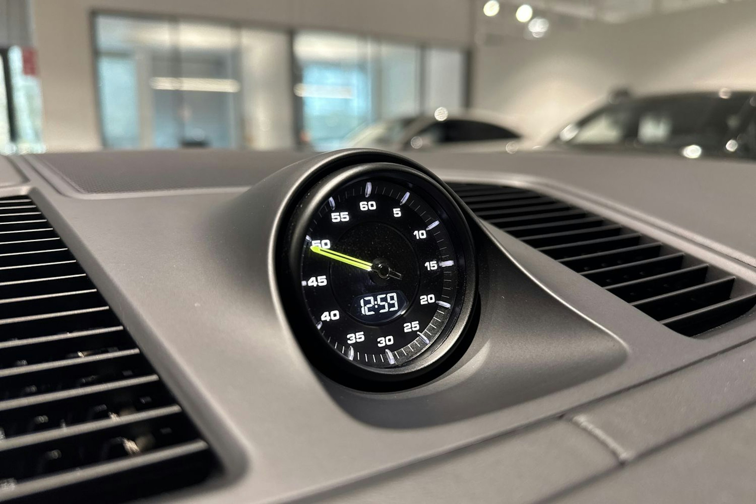 valkoinen Porsche Cayenne 2022 kuva 14.