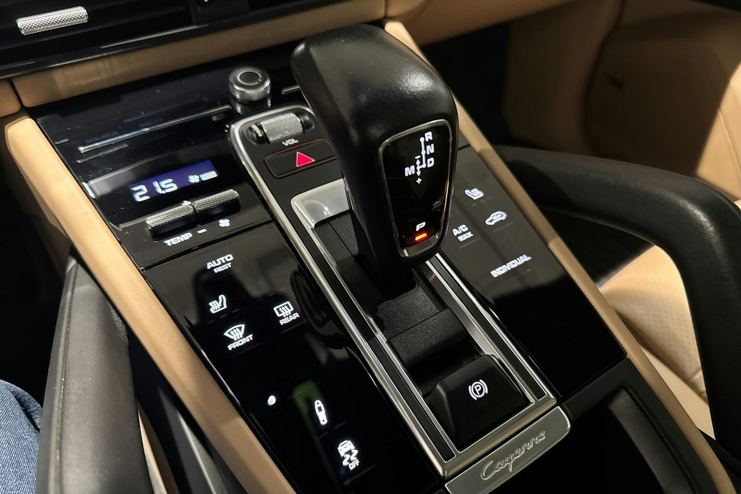 valkoinen Porsche Cayenne 2022 kuva 15.