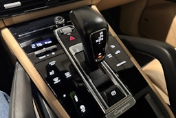 valkoinen Porsche Cayenne 2022 kuva 15.