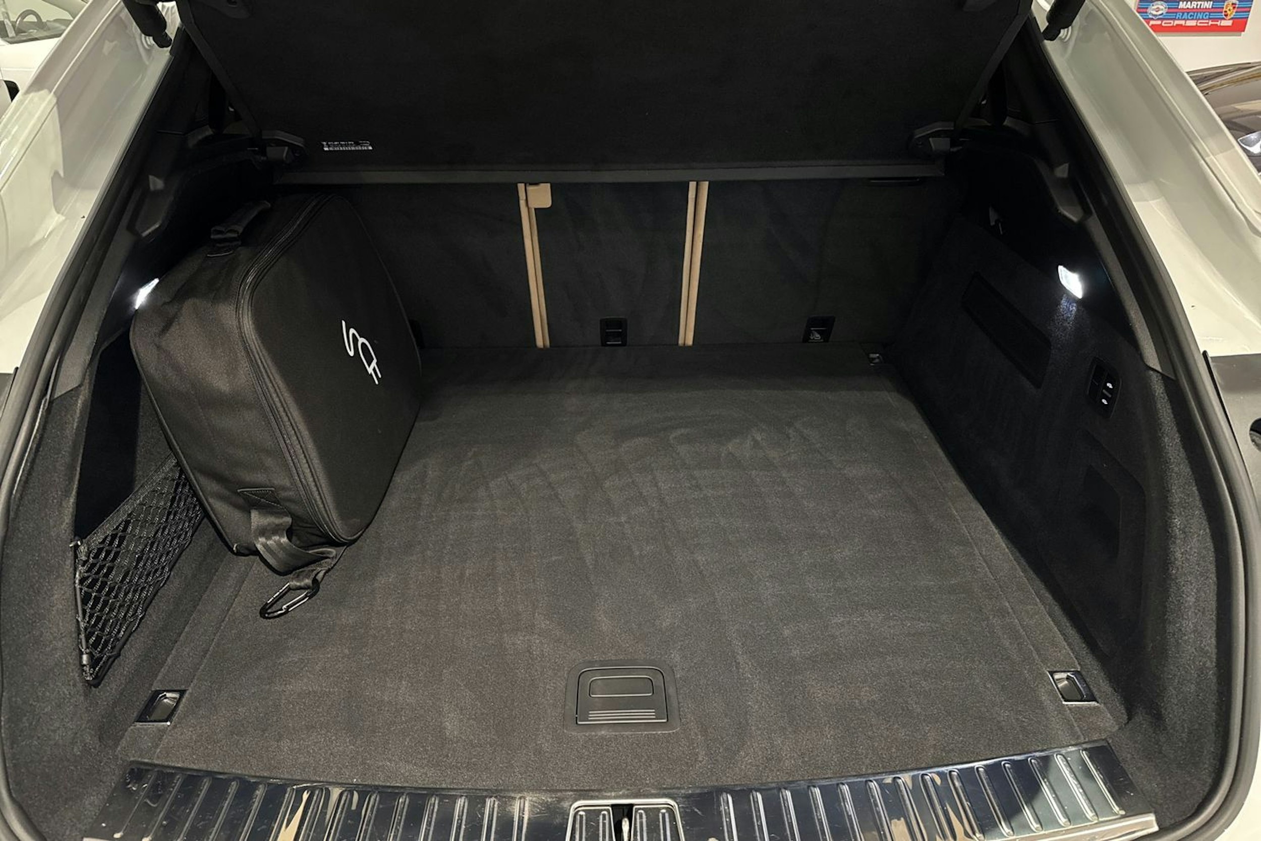 valkoinen Porsche Cayenne 2022 kuva 18.