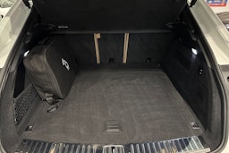 valkoinen Porsche Cayenne 2022 kuva 18.