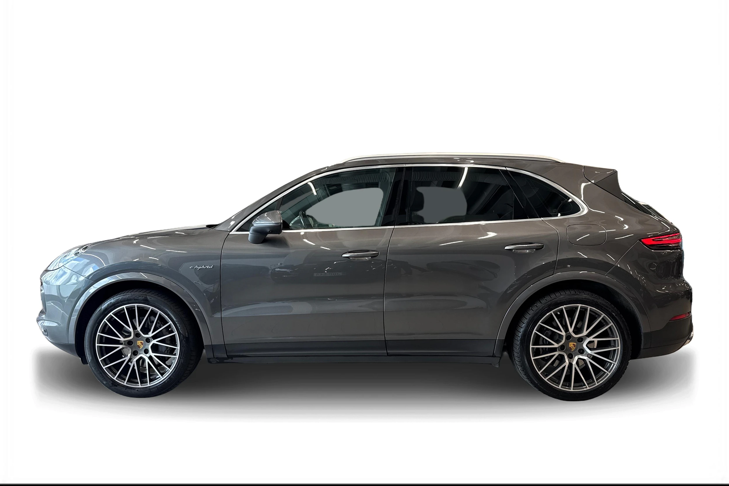 harmaa Porsche Cayenne 2022 kuva 6.