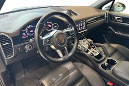 harmaa Porsche Cayenne 2022 kuva 7.