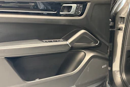 harmaa Porsche Cayenne 2022 kuva 11.