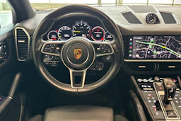 harmaa Porsche Cayenne 2022 kuva 15.
