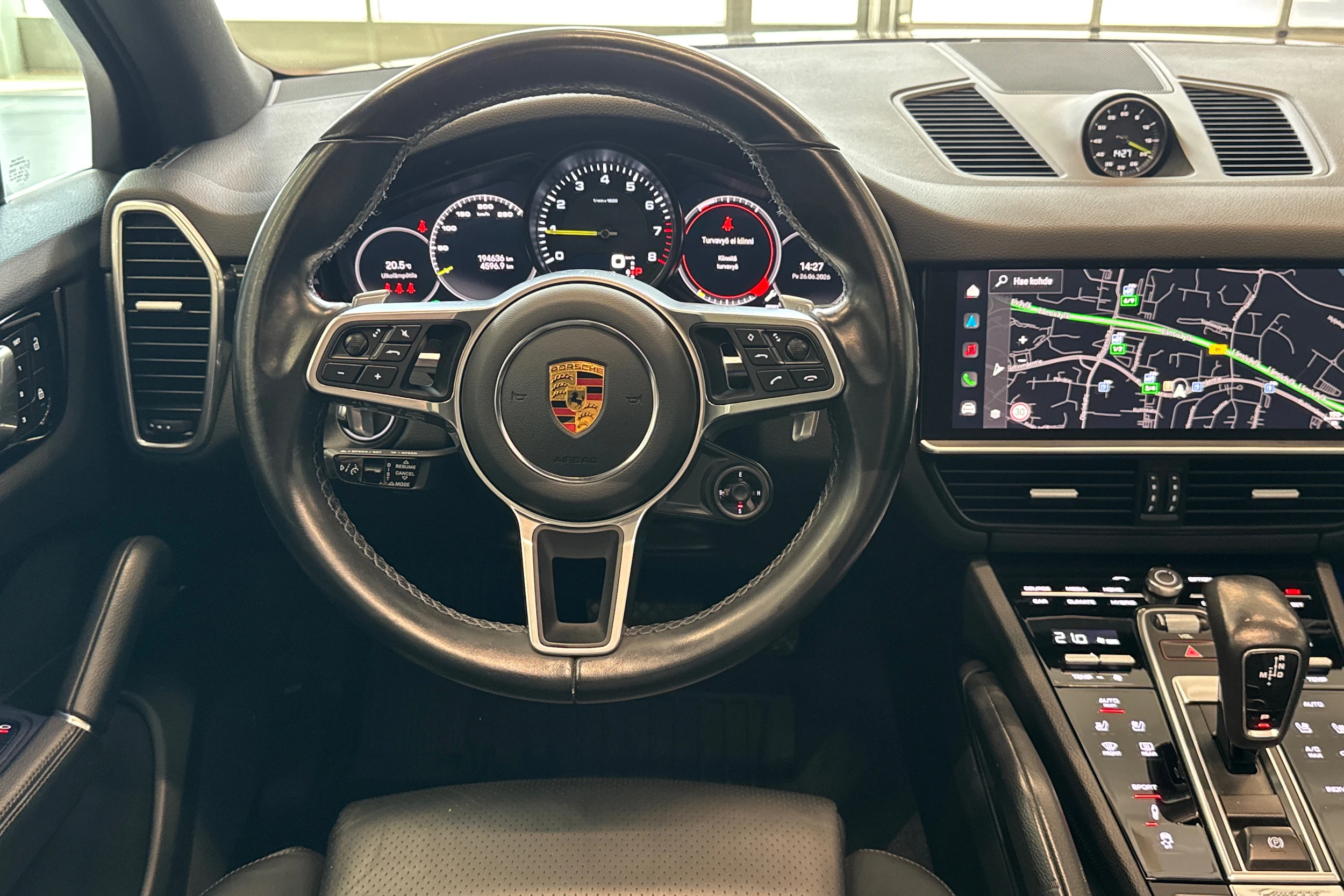 harmaa Porsche Cayenne 2022 kuva 15.