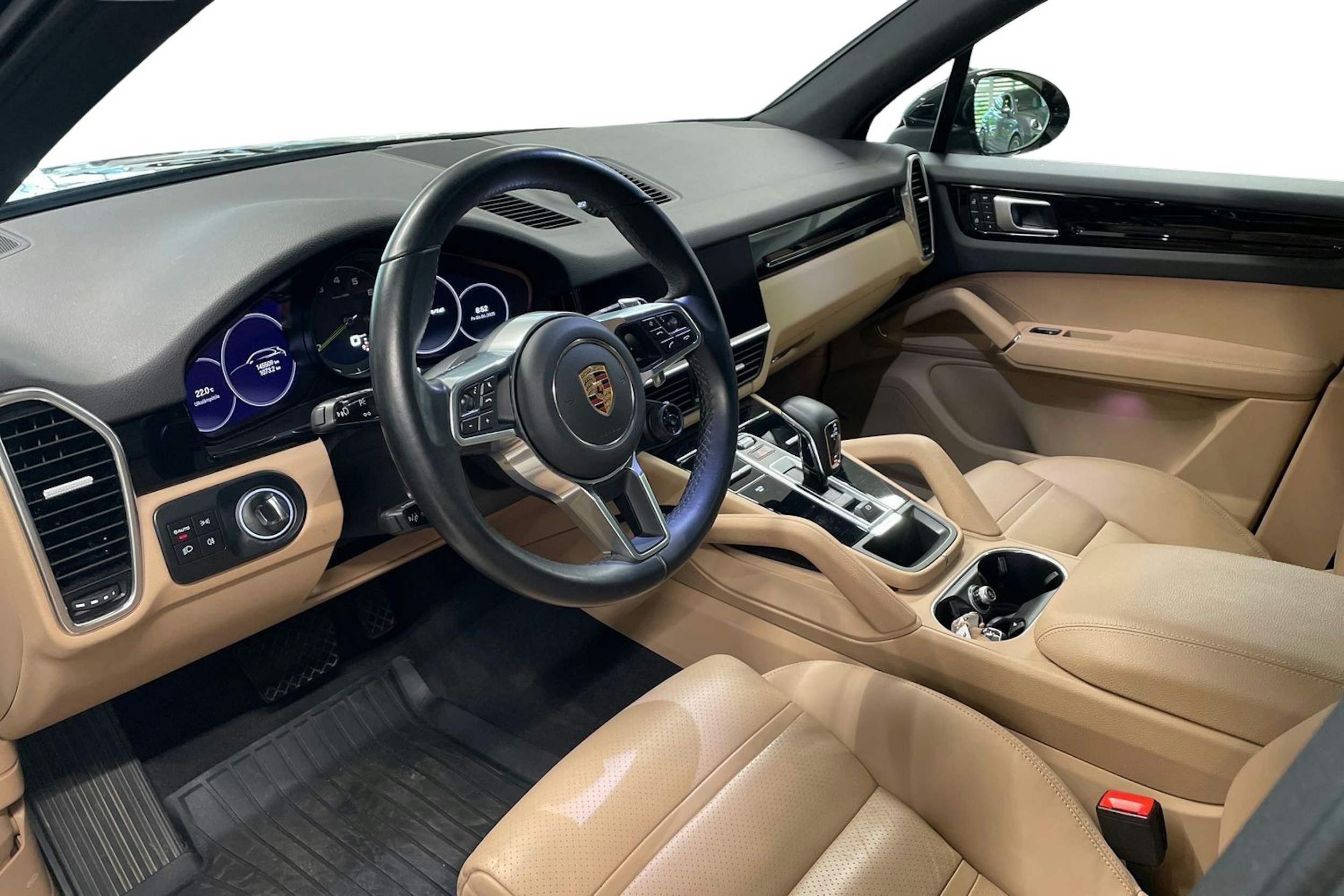 musta Porsche Cayenne 2022 kuva 6.