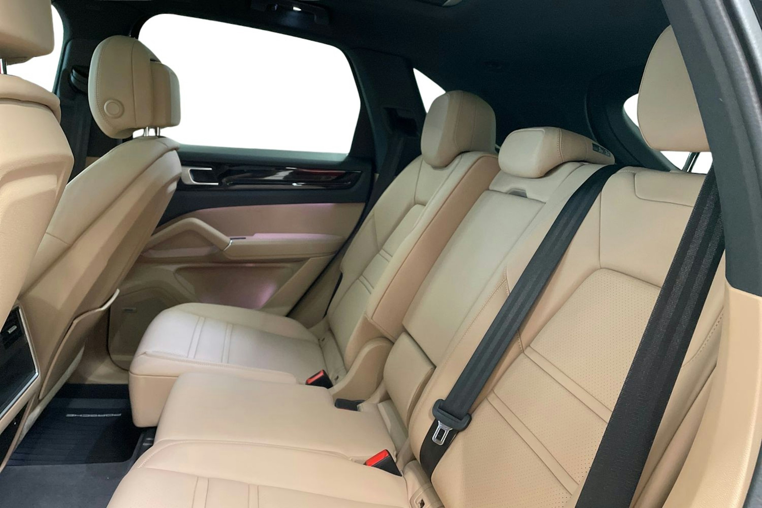 musta Porsche Cayenne 2022 kuva 8.