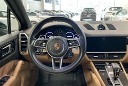 musta Porsche Cayenne 2022 kuva 10.