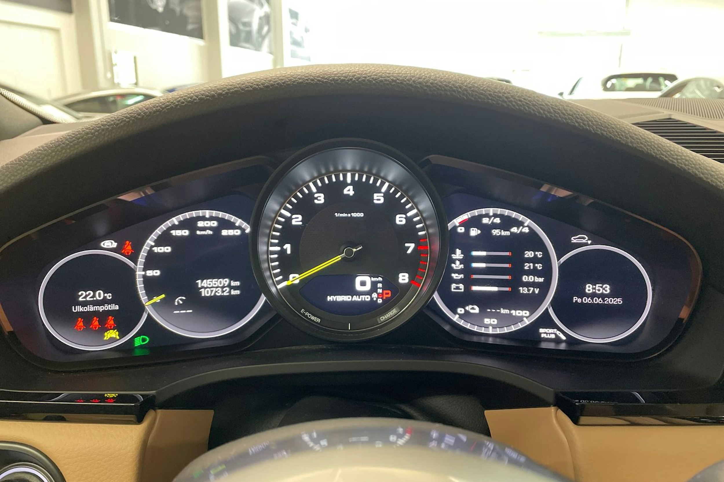 musta Porsche Cayenne 2022 kuva 11.
