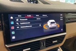 musta Porsche Cayenne 2022 kuva 15.