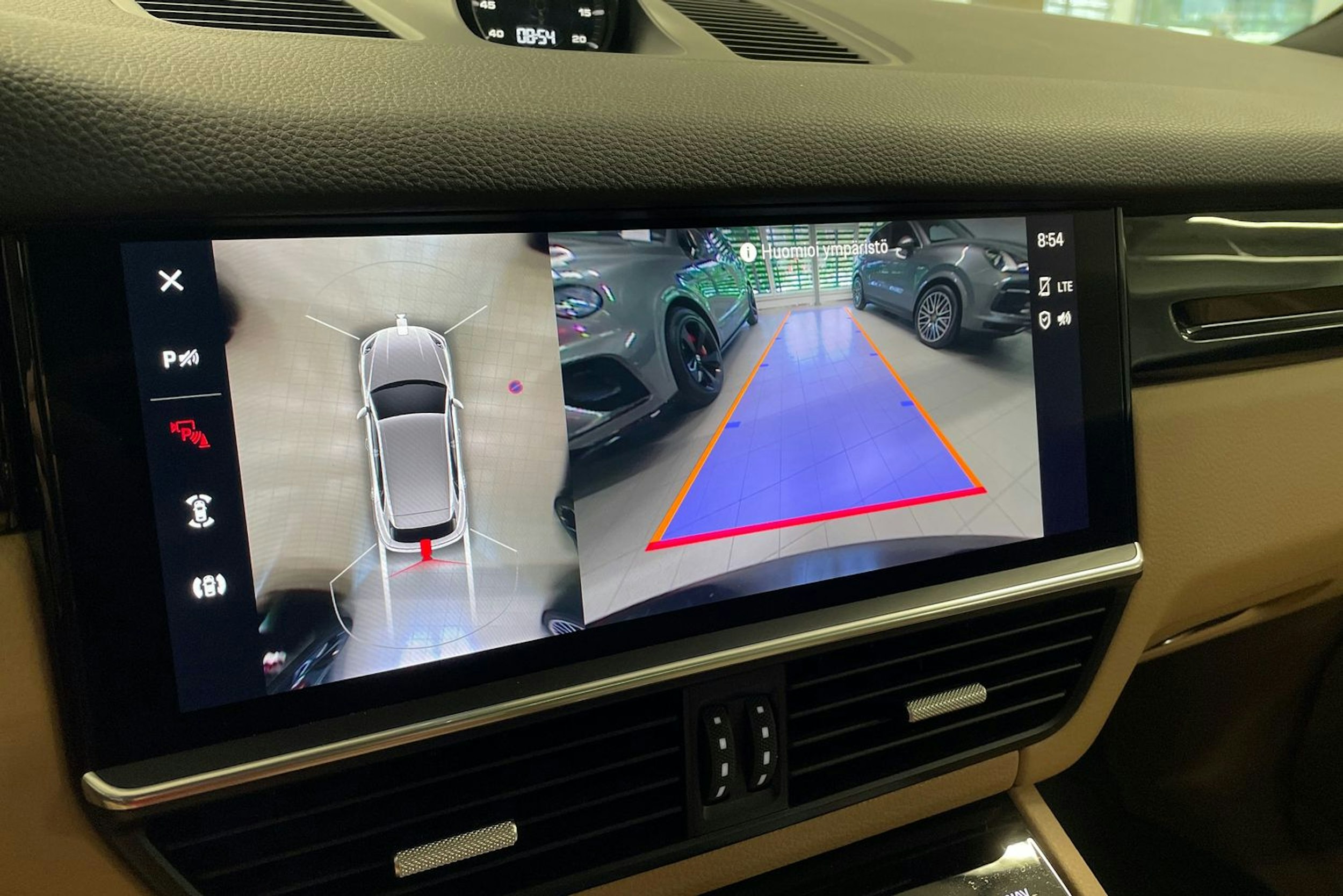 musta Porsche Cayenne 2022 kuva 16.