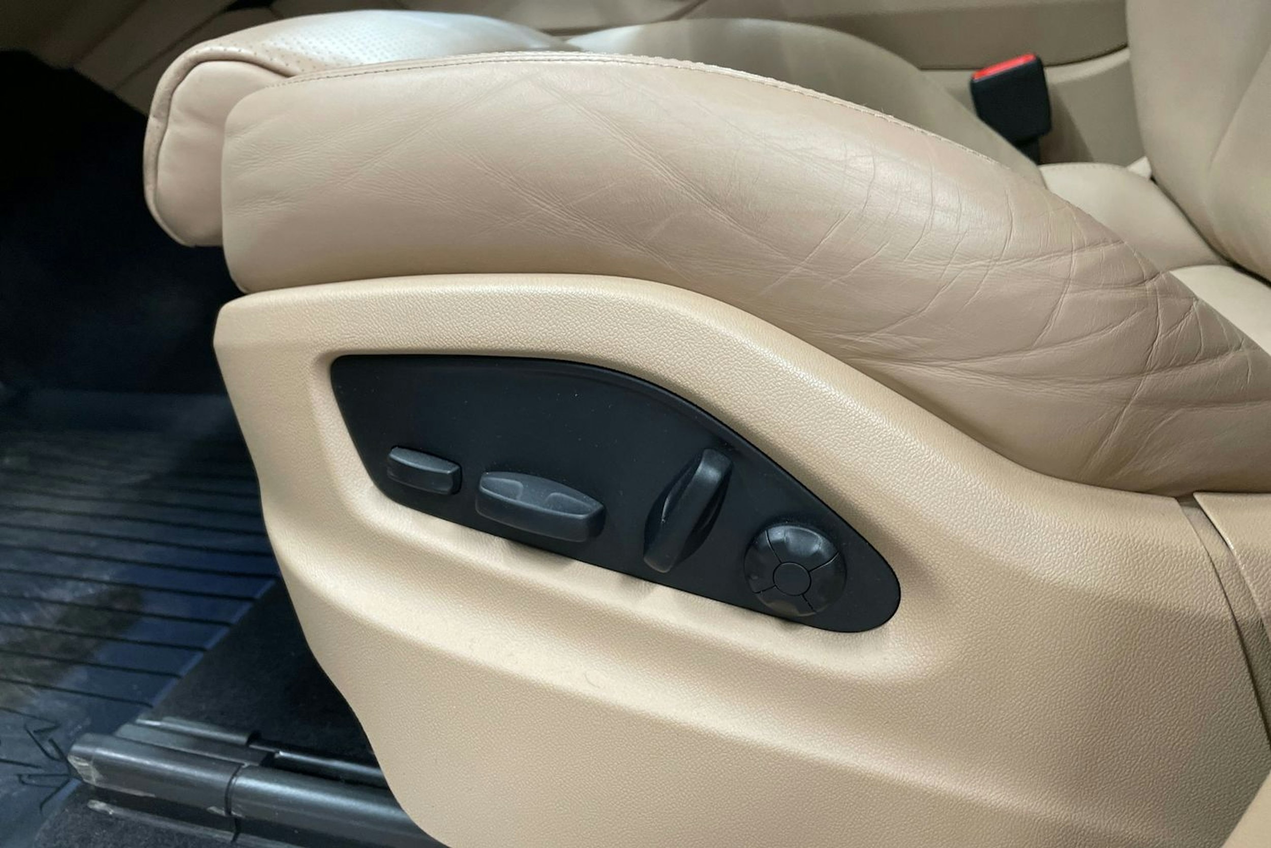musta Porsche Cayenne 2022 kuva 18.