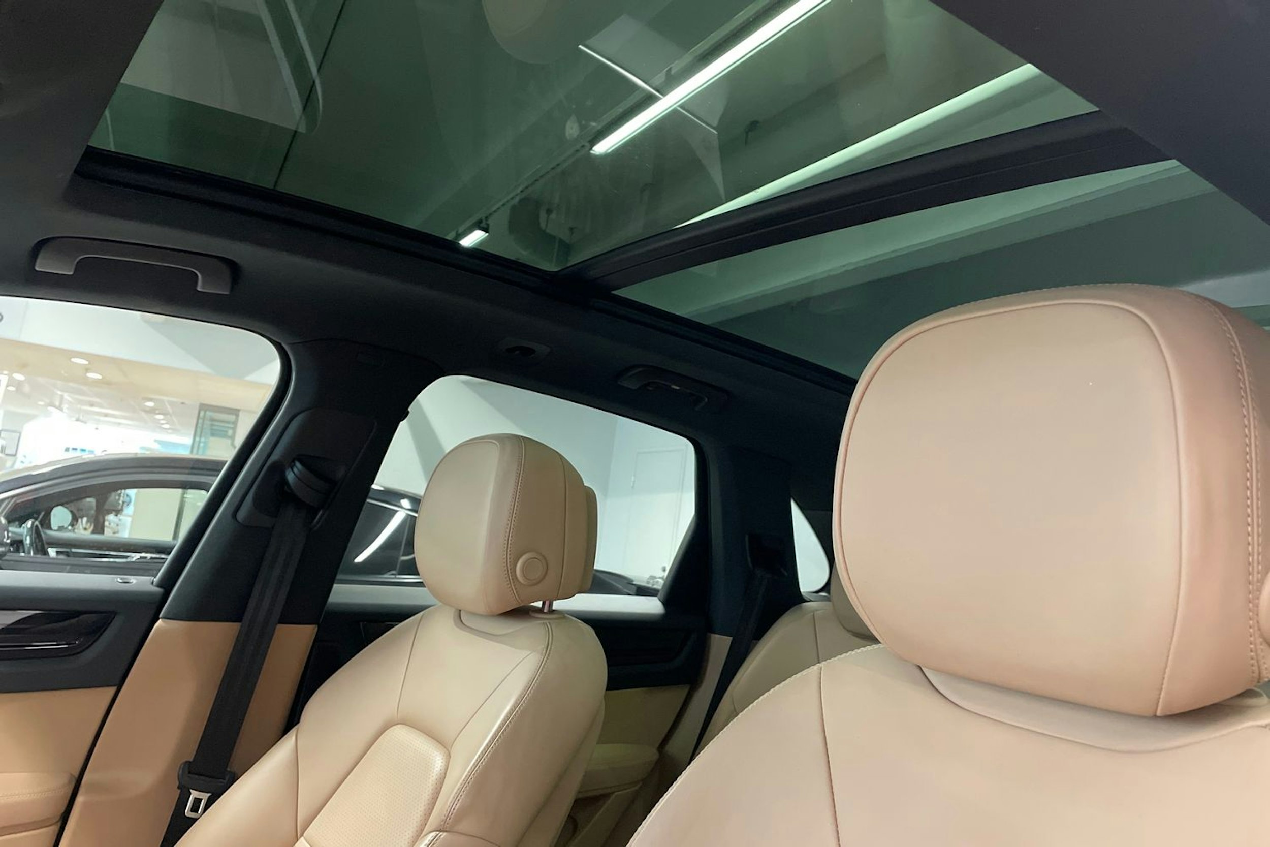 musta Porsche Cayenne 2022 kuva 19.