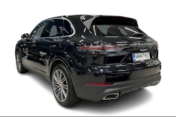 met. Musta Porsche Cayenne 2022 kuva 2.