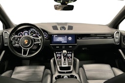 met. Musta Porsche Cayenne 2022 kuva 7.