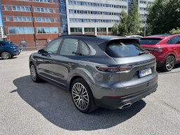harmaa Porsche Cayenne 2022 kuva 2.