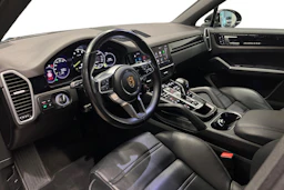 musta Porsche Cayenne 2022 kuva 6.
