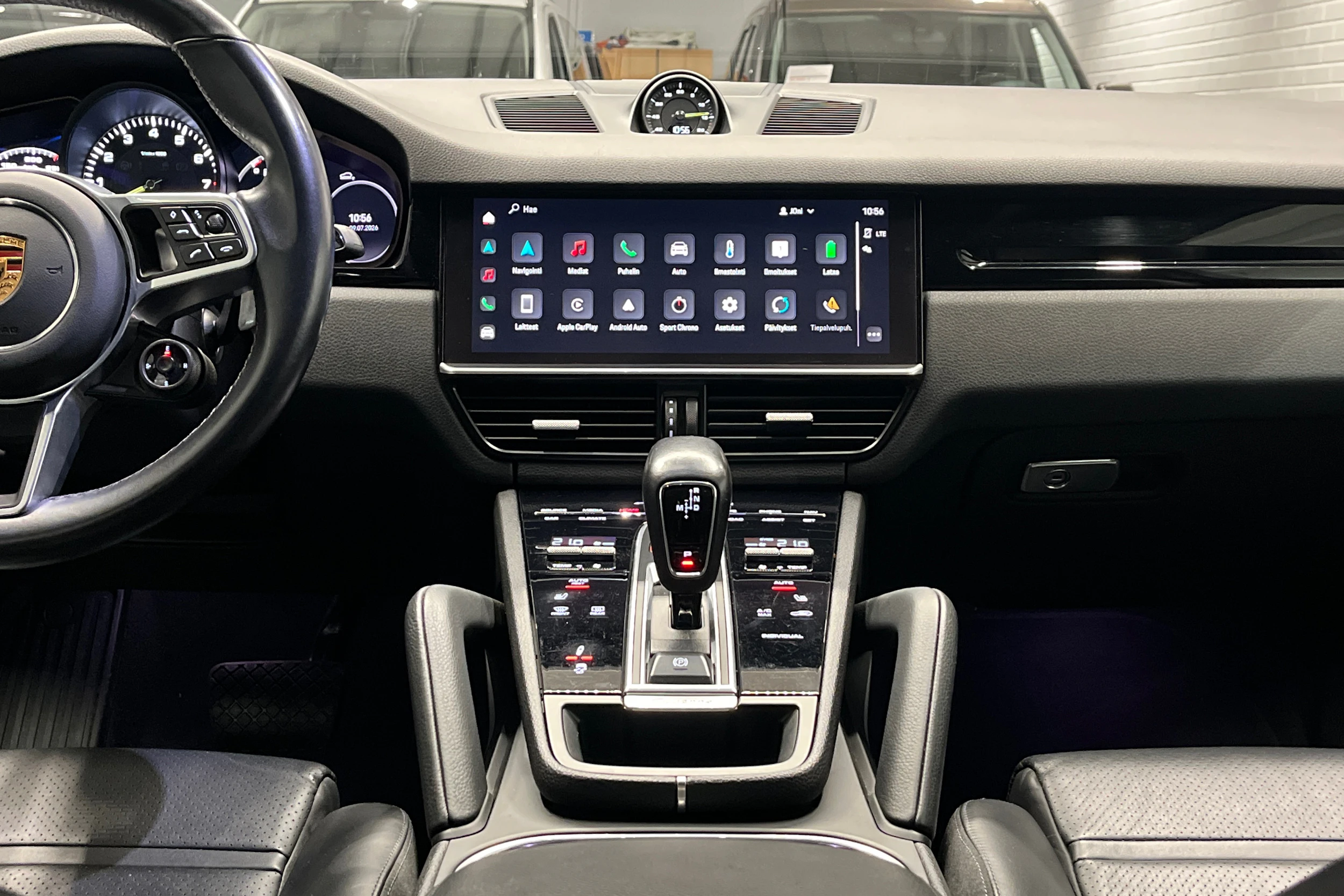 musta Porsche Cayenne 2022 kuva 10.
