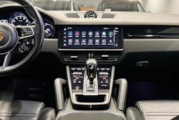 musta Porsche Cayenne 2022 kuva 10.