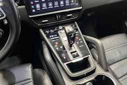 musta Porsche Cayenne 2022 kuva 11.