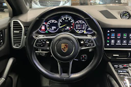 musta Porsche Cayenne 2022 kuva 13.