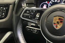 musta Porsche Cayenne 2022 kuva 14.