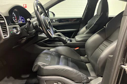musta Porsche Cayenne 2022 kuva 19.