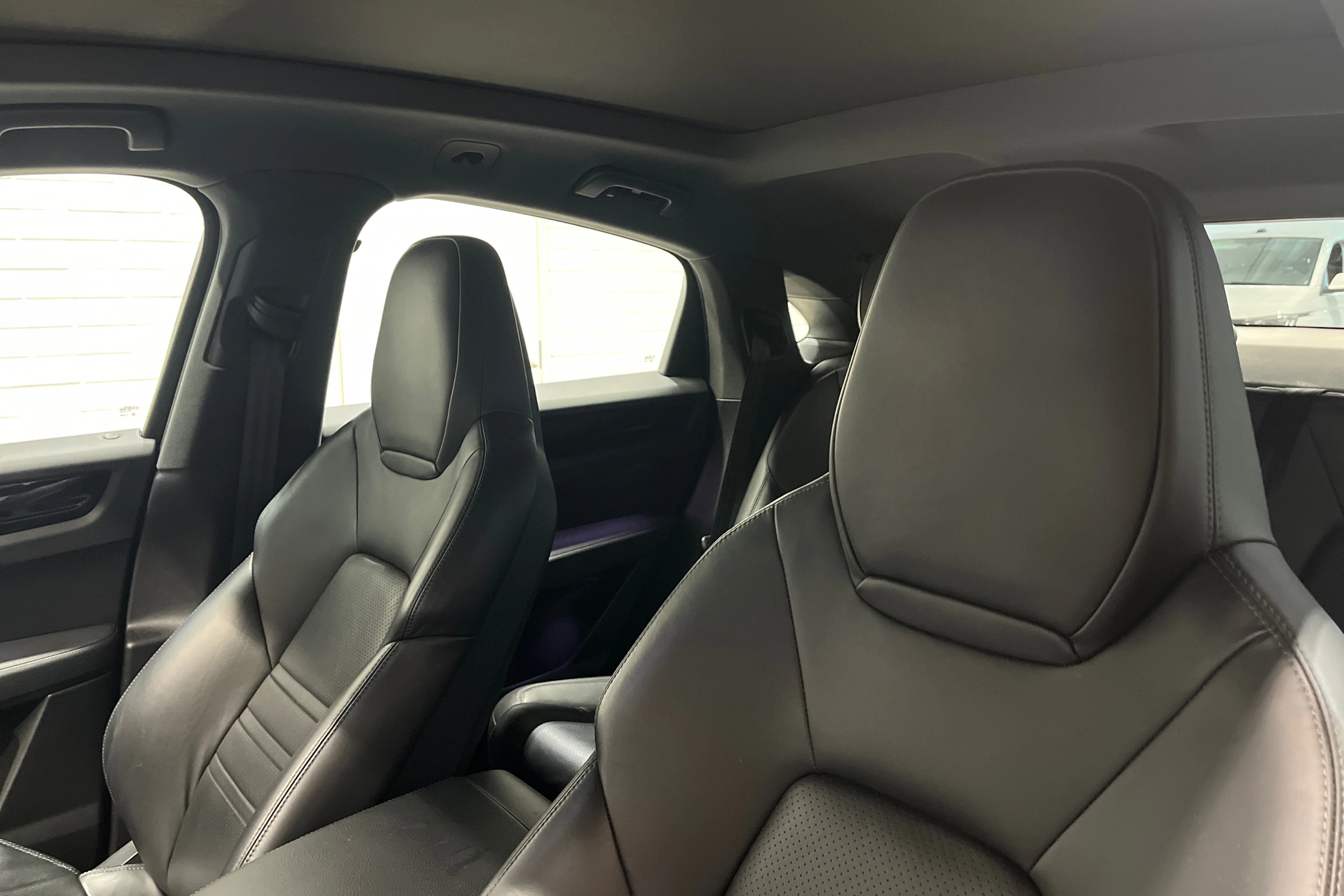 musta Porsche Cayenne 2022 kuva 20.