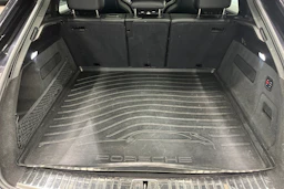 musta Porsche Cayenne 2022 kuva 23.