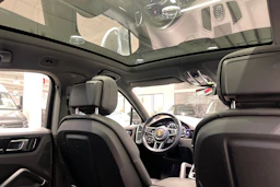 valkoinen Porsche Cayenne 2022 kuva 23.