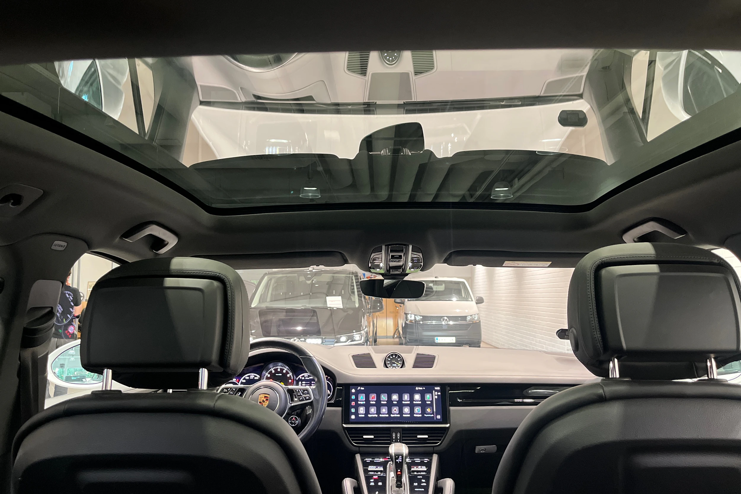 valkoinen Porsche Cayenne 2022 kuva 24.