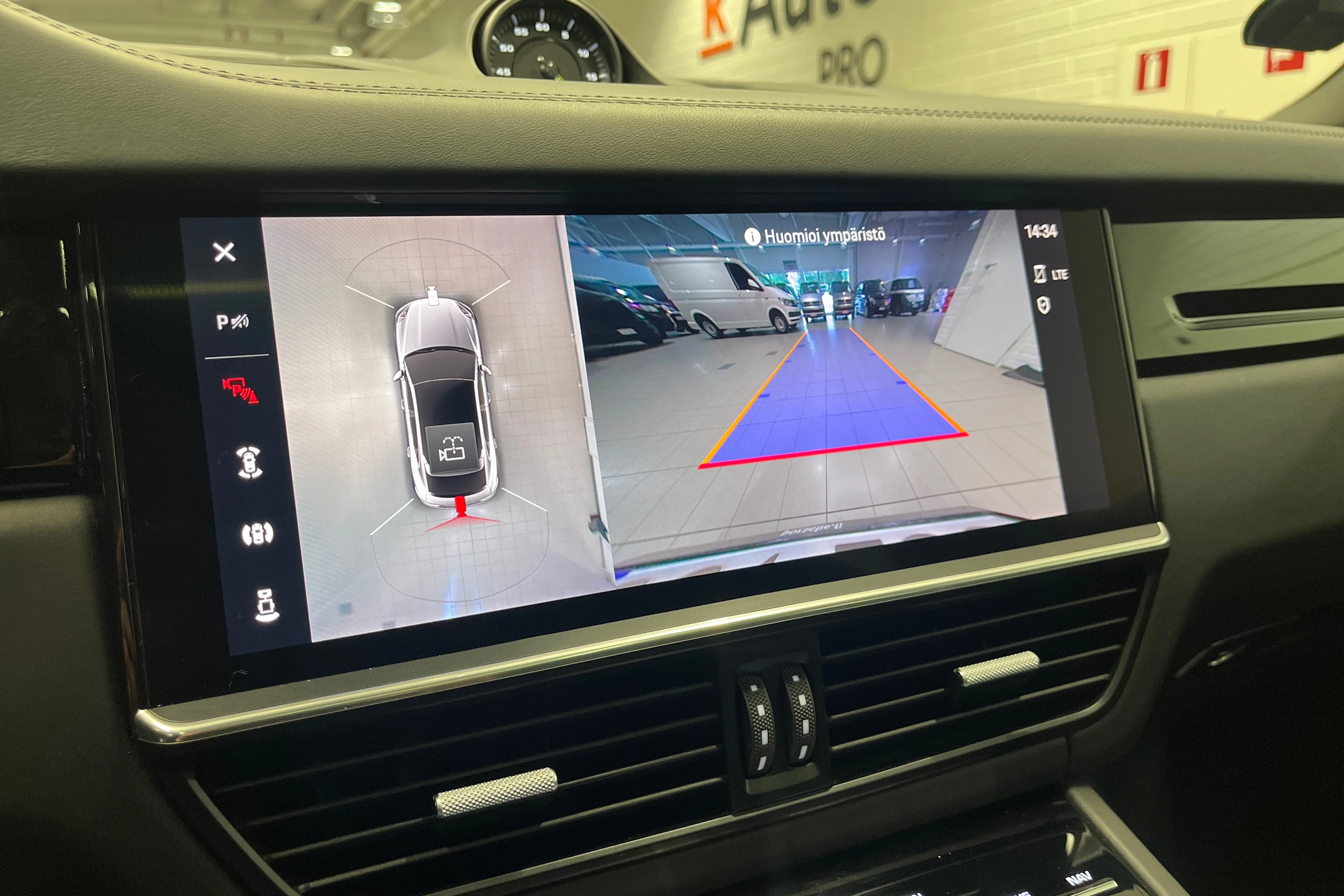 valkoinen Porsche Cayenne 2022 kuva 26.