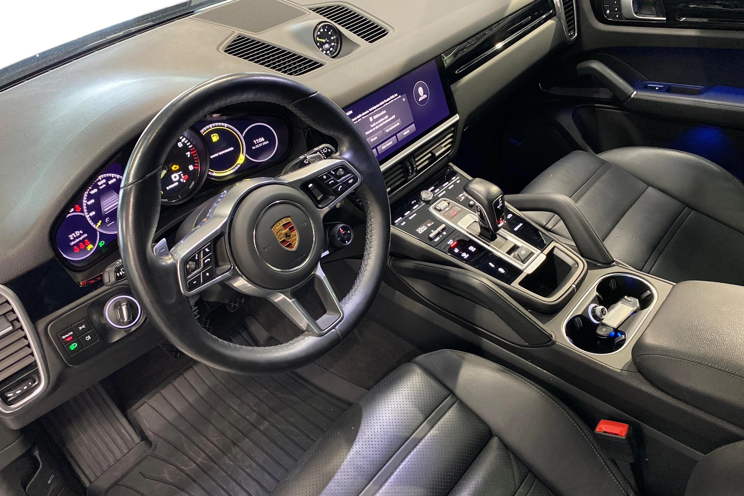 harmaa Porsche Cayenne 2022 kuva 6.