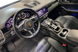 harmaa Porsche Cayenne 2022 kuva 6.