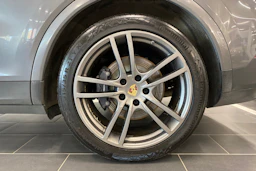 harmaa Porsche Cayenne 2022 kuva 10.