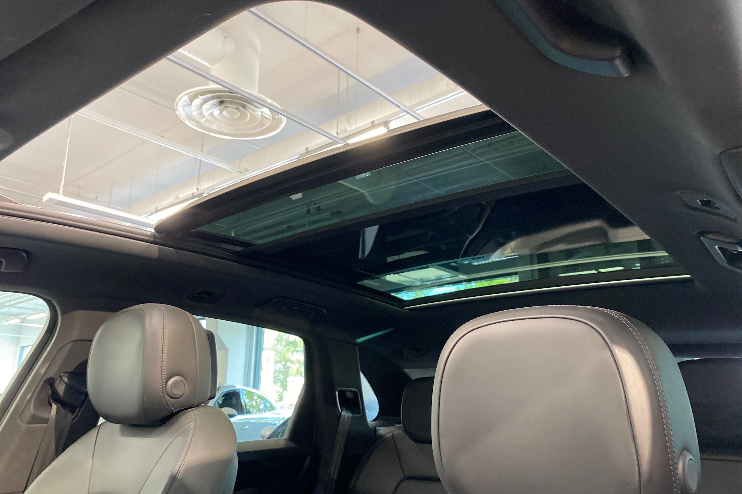 harmaa Porsche Cayenne 2022 kuva 19.