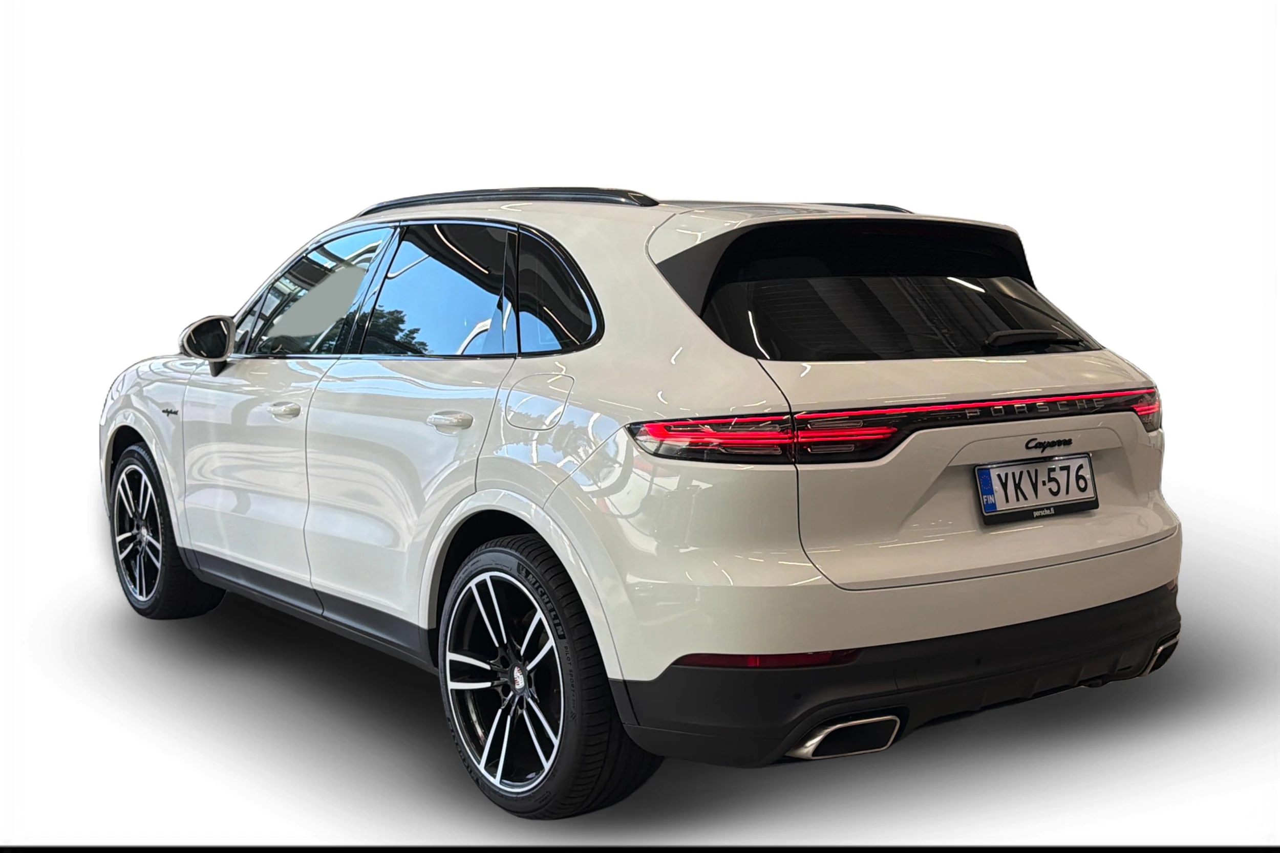Valkoinen Porsche Cayenne 2022 kuva 2.