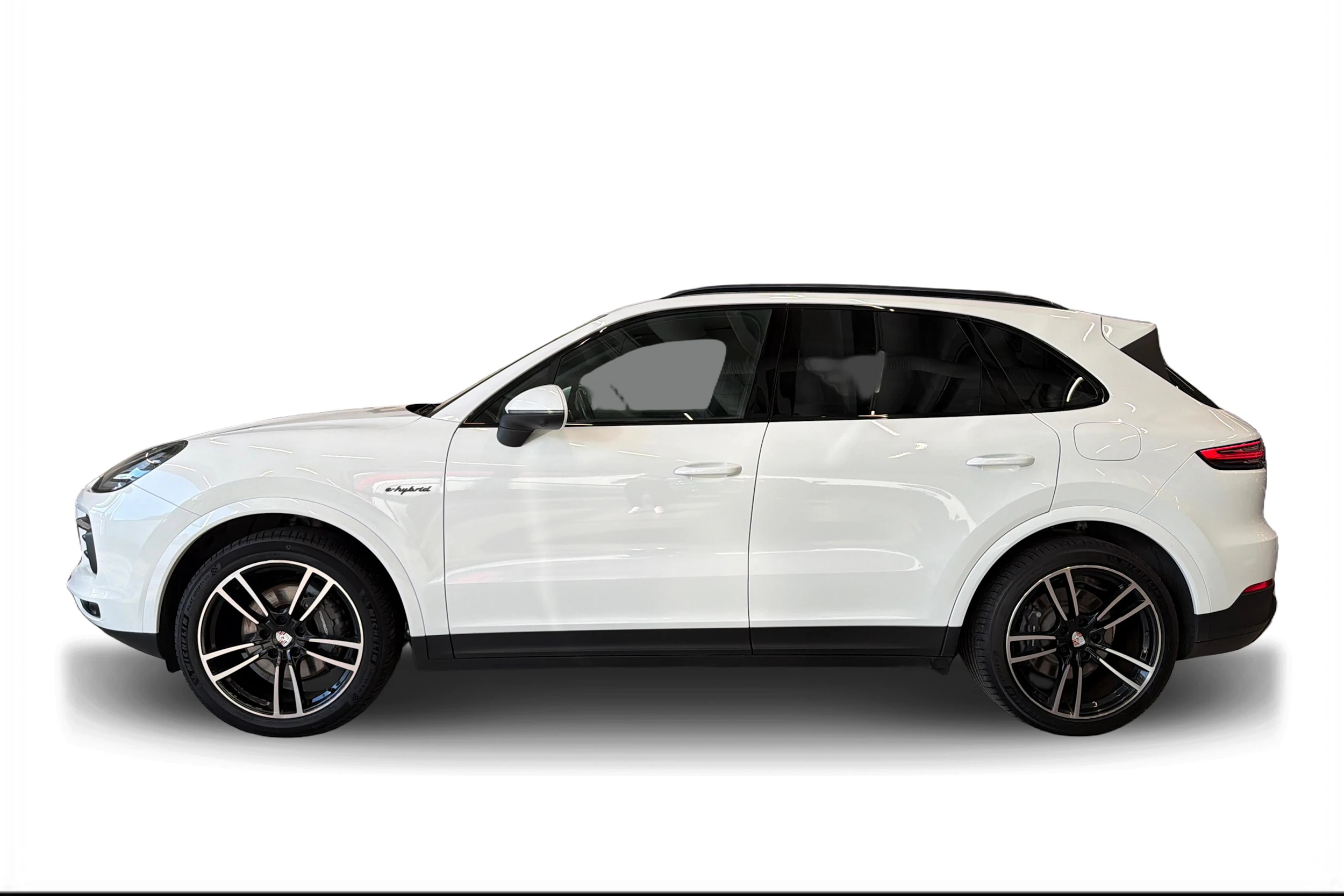 Valkoinen Porsche Cayenne 2022 kuva 5.