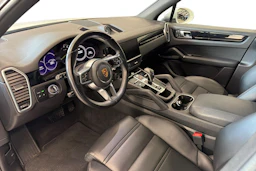 Valkoinen Porsche Cayenne 2022 kuva 6.