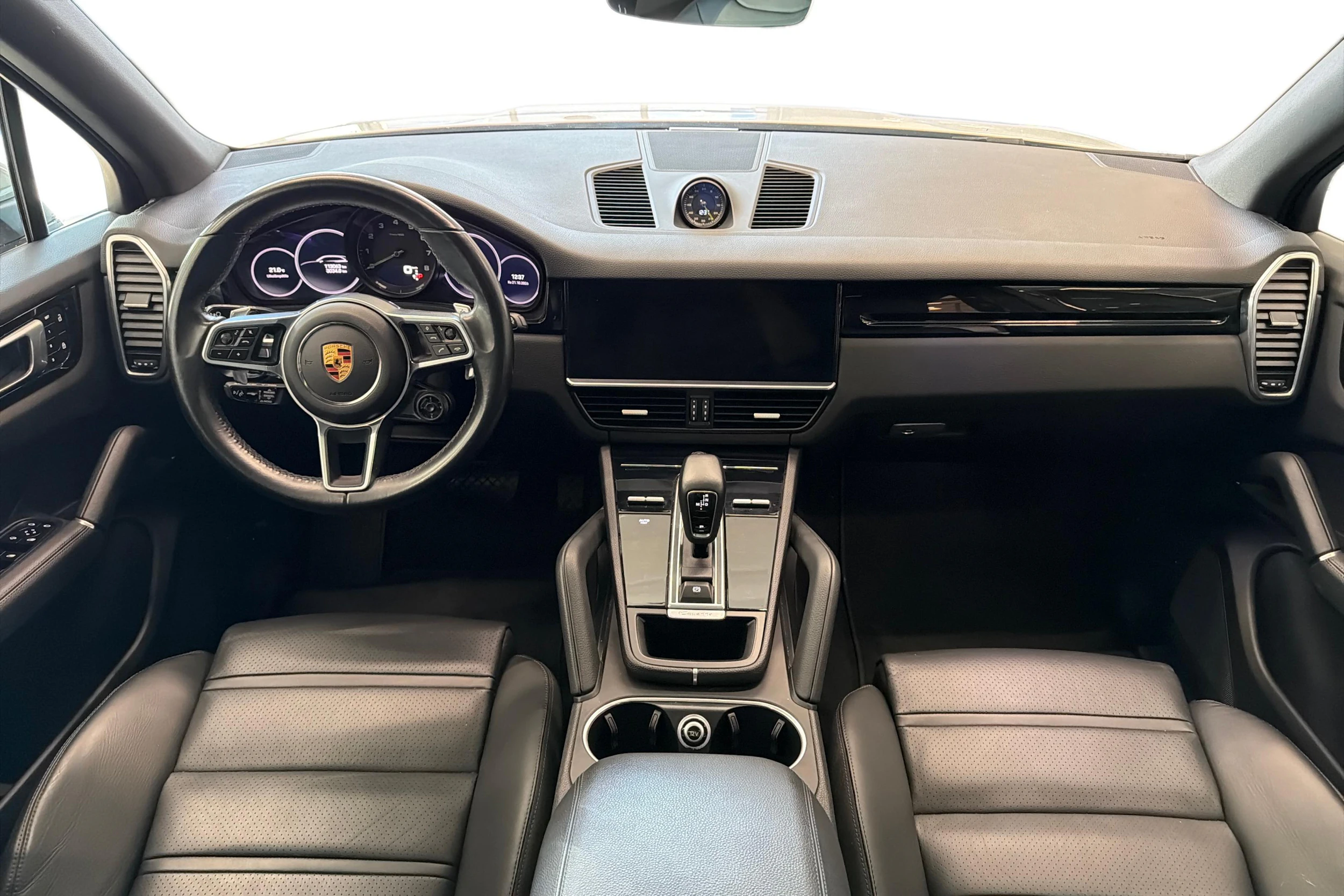 Valkoinen Porsche Cayenne 2022 kuva 7.