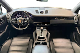 Valkoinen Porsche Cayenne 2022 kuva 7.