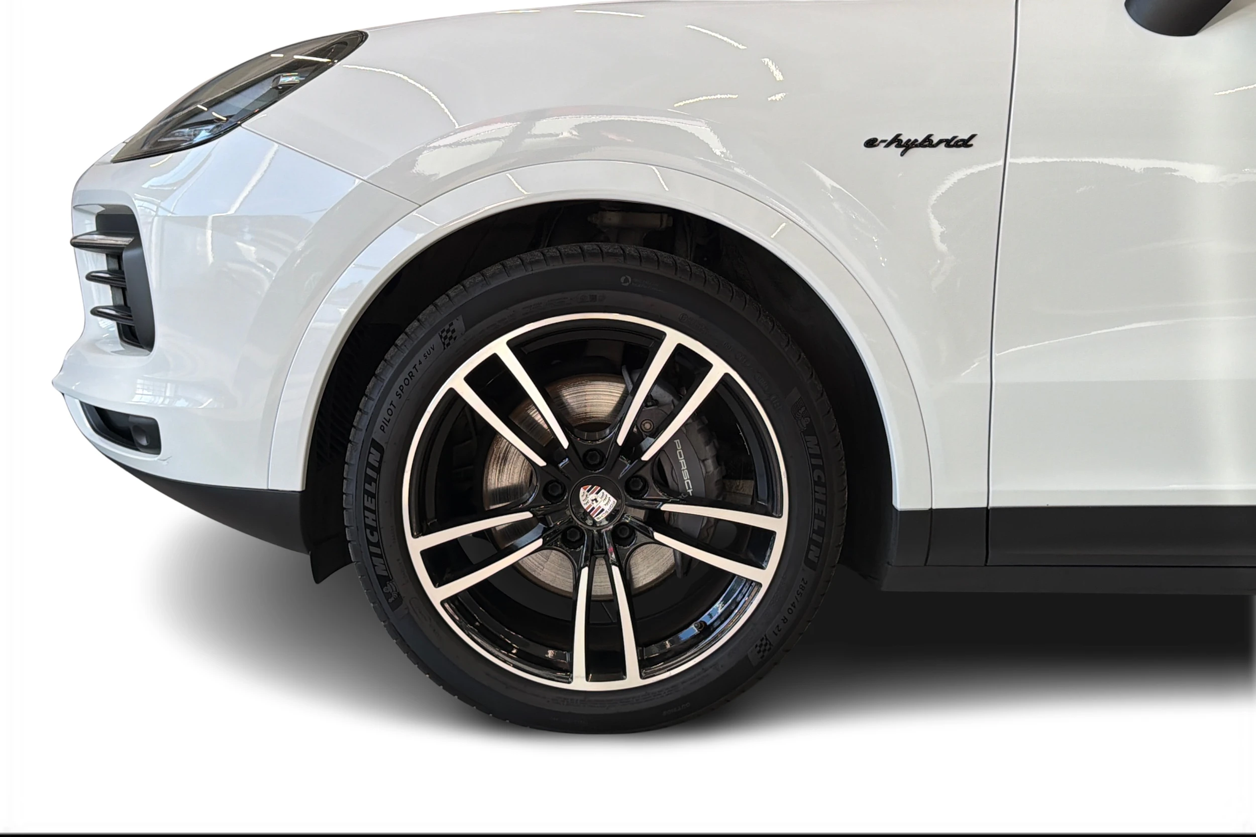 Valkoinen Porsche Cayenne 2022 kuva 8.