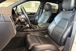 Valkoinen Porsche Cayenne 2022 kuva 9.