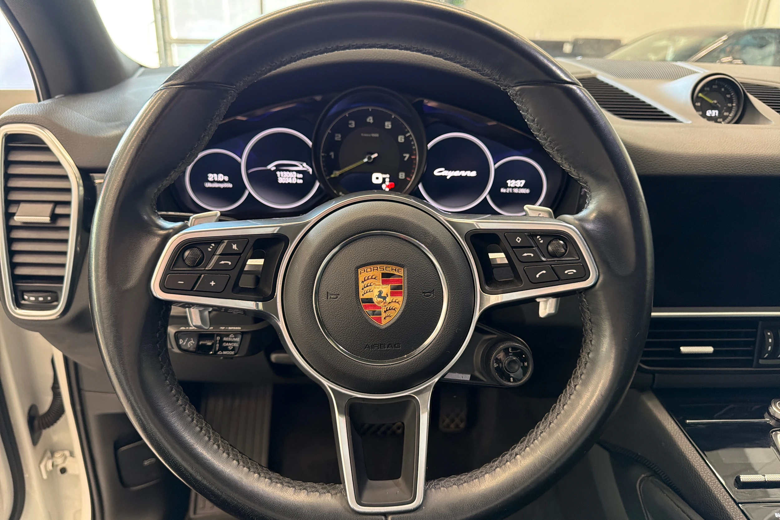 Valkoinen Porsche Cayenne 2022 kuva 16.