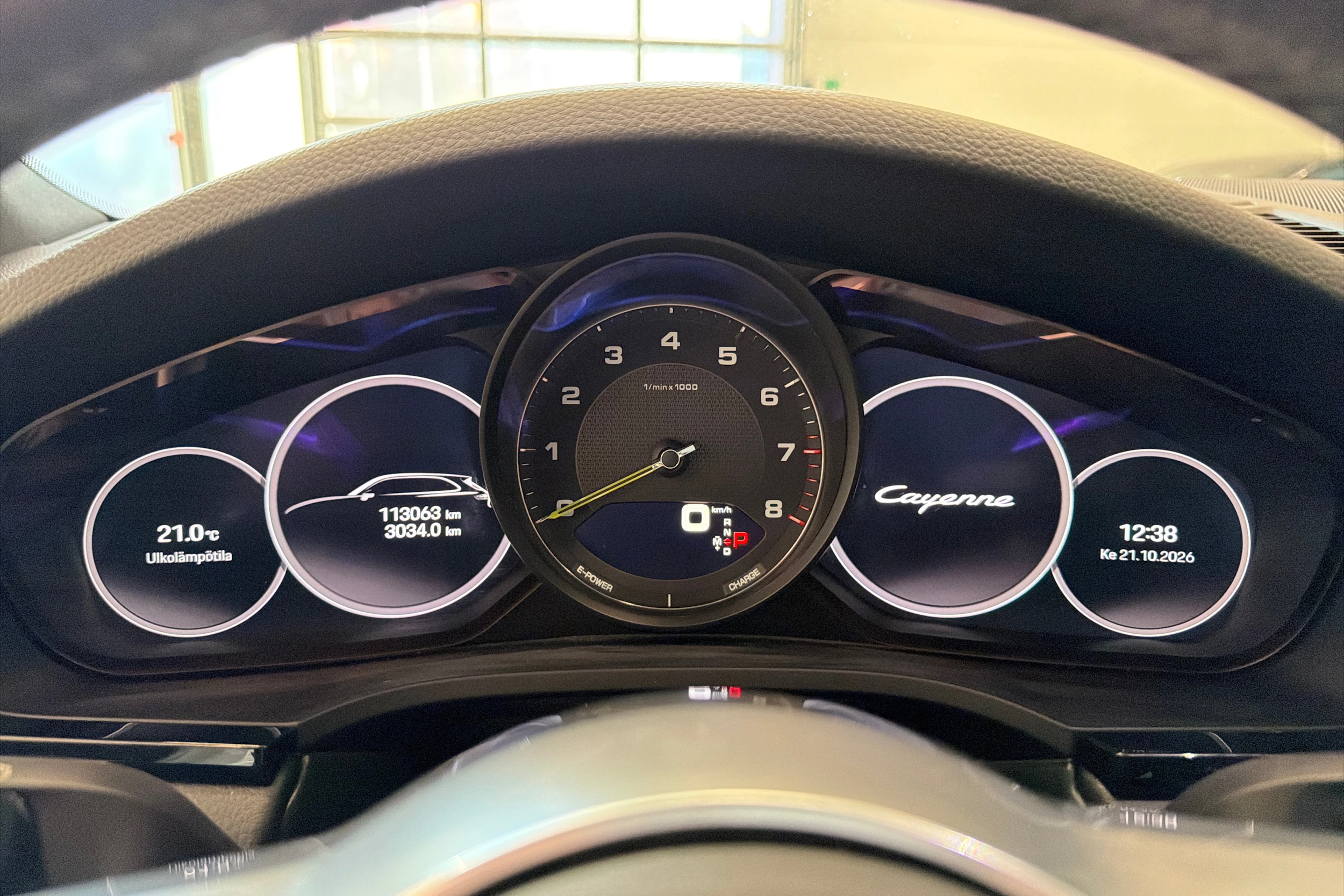 Valkoinen Porsche Cayenne 2022 kuva 19.
