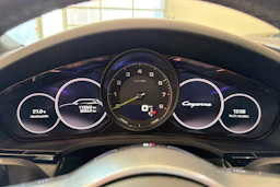 Valkoinen Porsche Cayenne 2022 kuva 19.