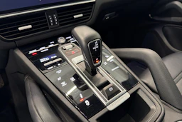 Valkoinen Porsche Cayenne 2022 kuva 20.