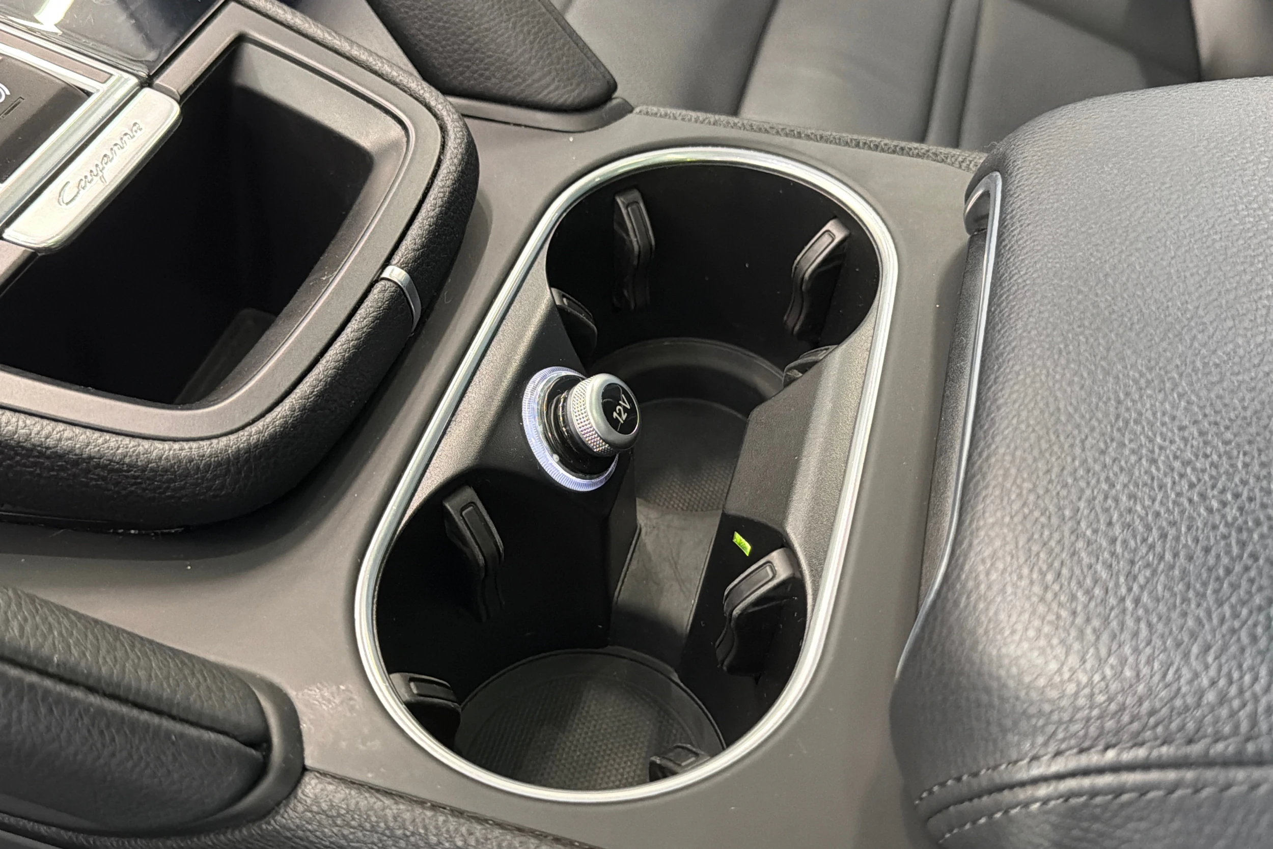 Valkoinen Porsche Cayenne 2022 kuva 27.